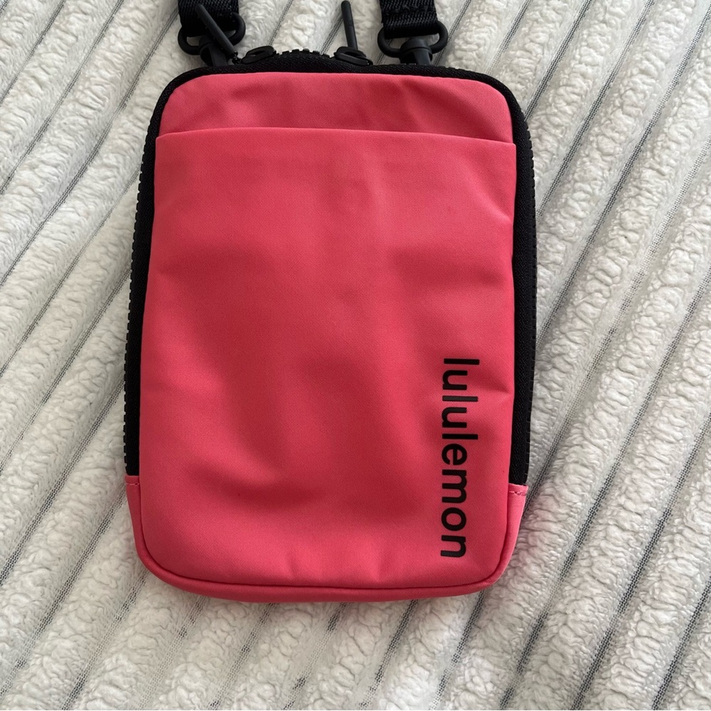 Lululemon Pink Crossbody Cell Phone Bag - Picture 2 of 9